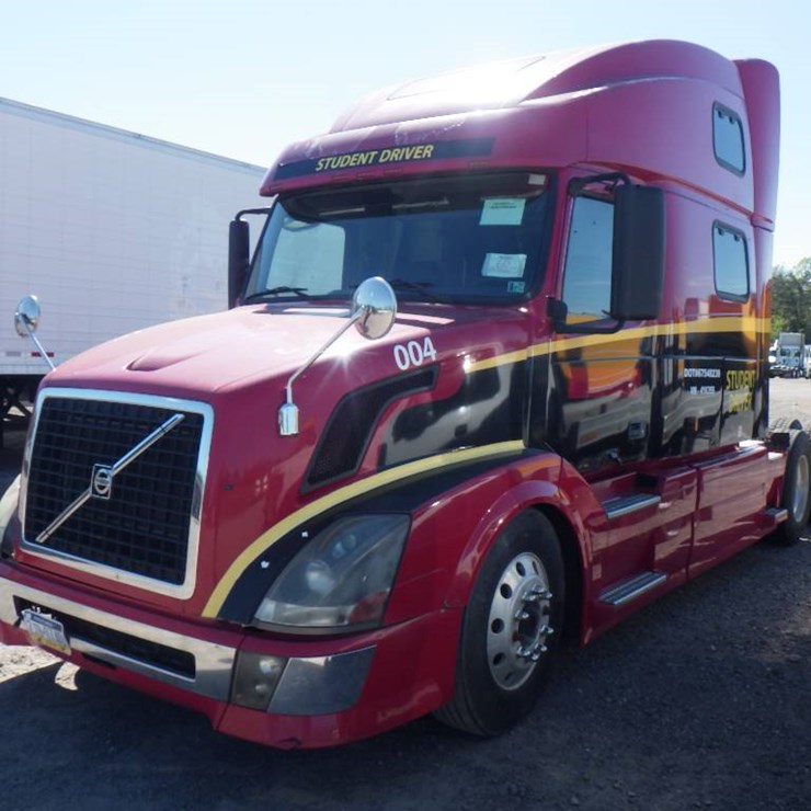 2006 VOLVO VNL780