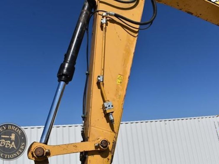 2015-caterpillar-328d-lcr-image-49