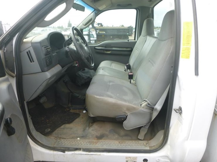 2005-ford-f550-image-16