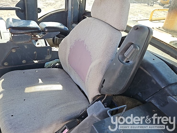 2003-deere-824j-image-26