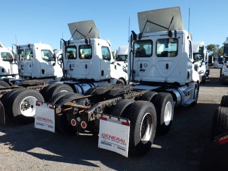 2018-freightliner-cascadia-126-image-5