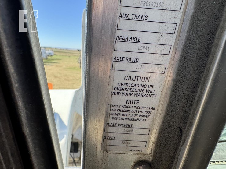 2011-kenworth-t800-image-36