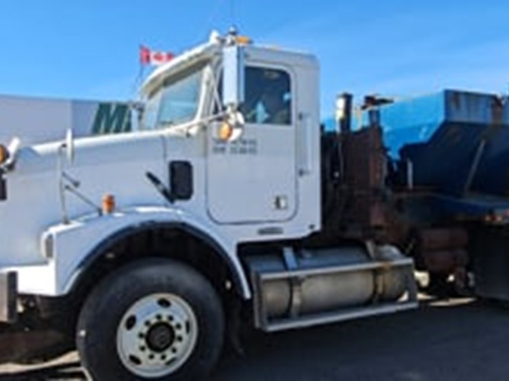 2002-freightliner-fld112-image-5