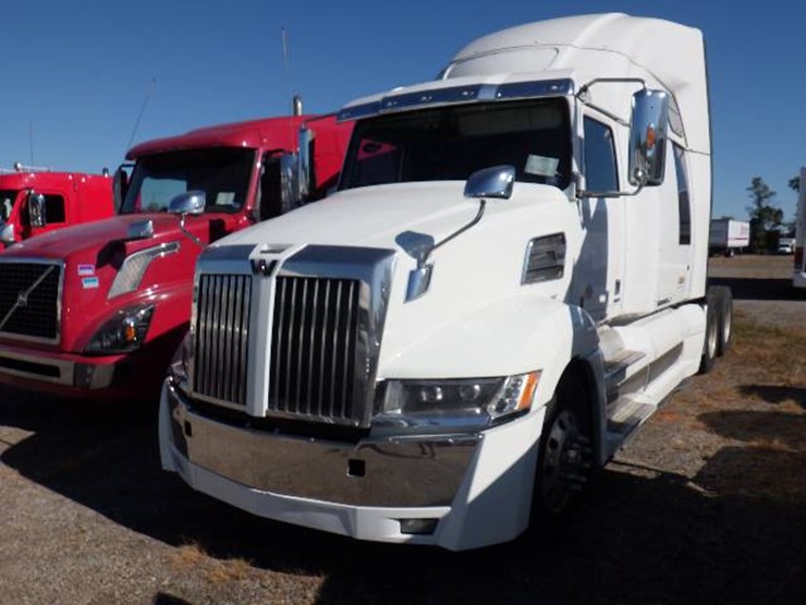 2018-western-star-5700xe-image-1