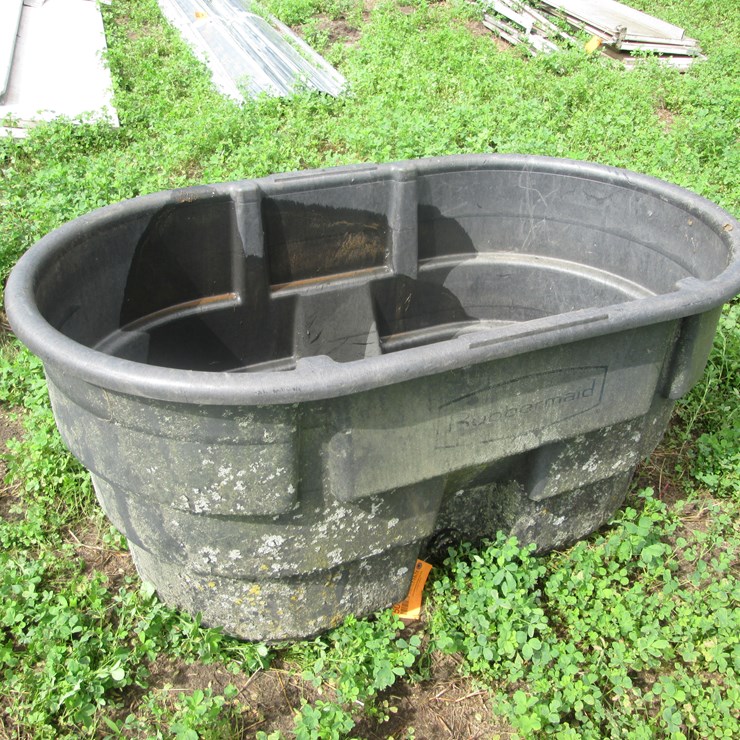 #5063 • Rubbermaid Water Tank