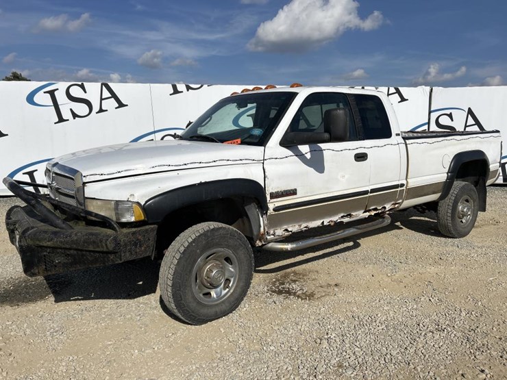 2000-dodge-2500-image-1