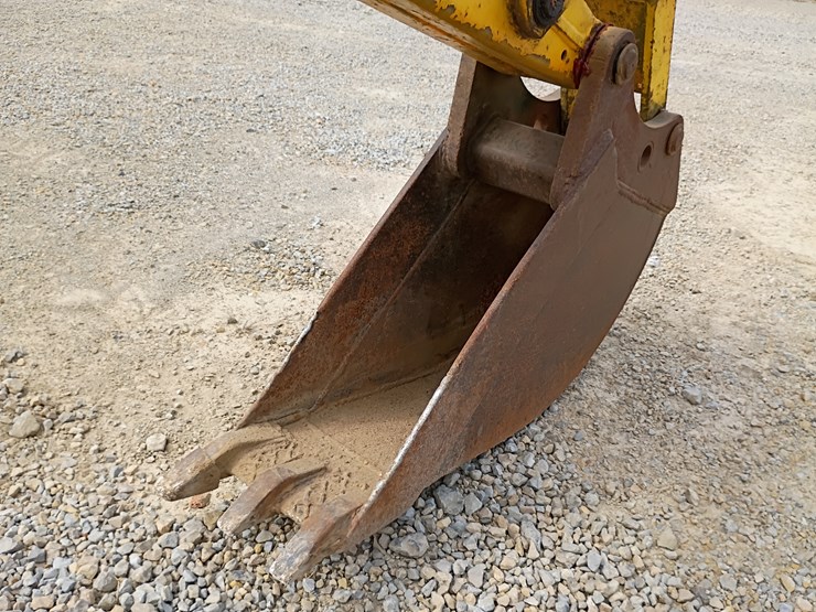 new-holland-lb75-image-111