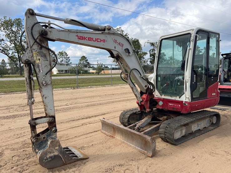 2020-takeuchi-tb240-image-8