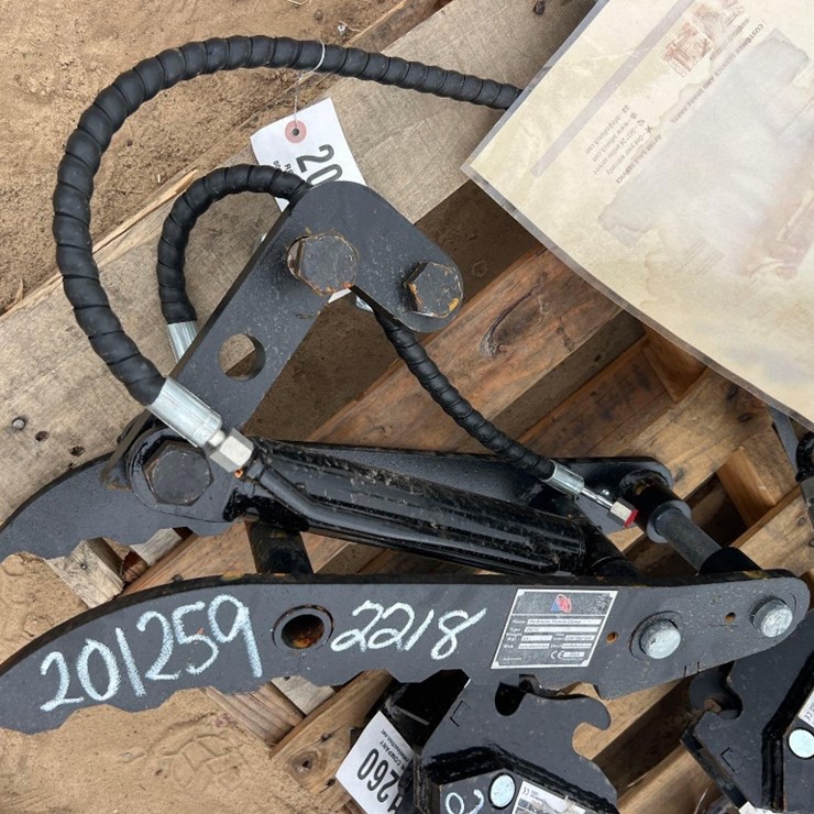 UNUSED IRANCH HYD EXCAVATOR THUMB CLAMP