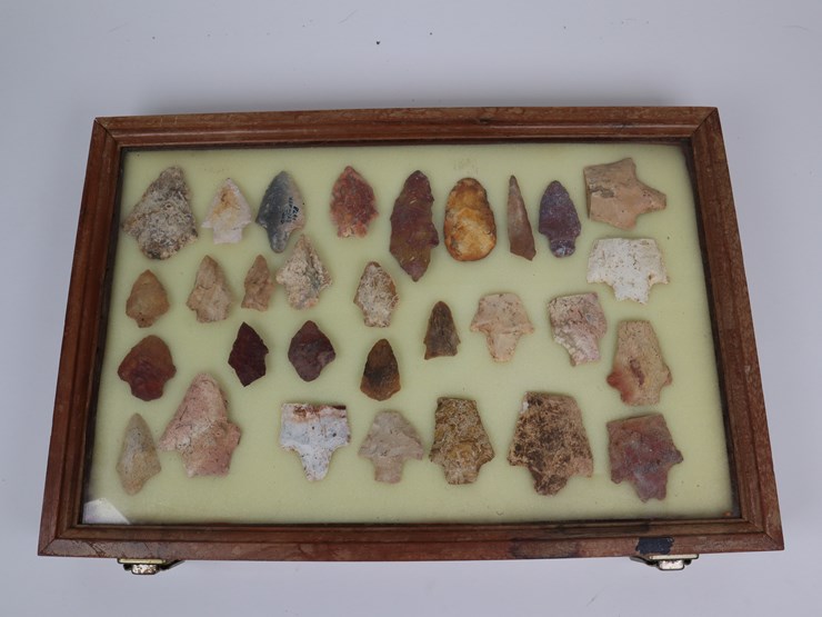 #22-•-#4162-•-(30)-framed-native-american-artifacts-image-1
