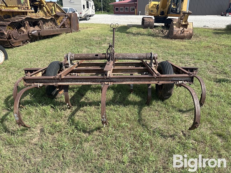 graham-hoeme-s-9-shank-chisel-plow-image-6