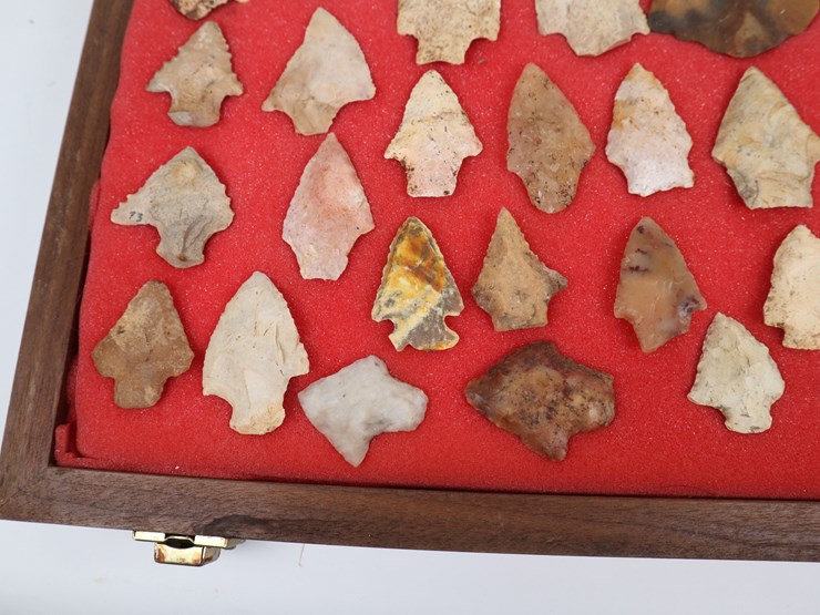 #61-•-#4167-•-(34)-framed-native-american-artifacts-image-4