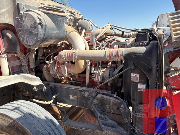 2012-peterbilt-587-image-8