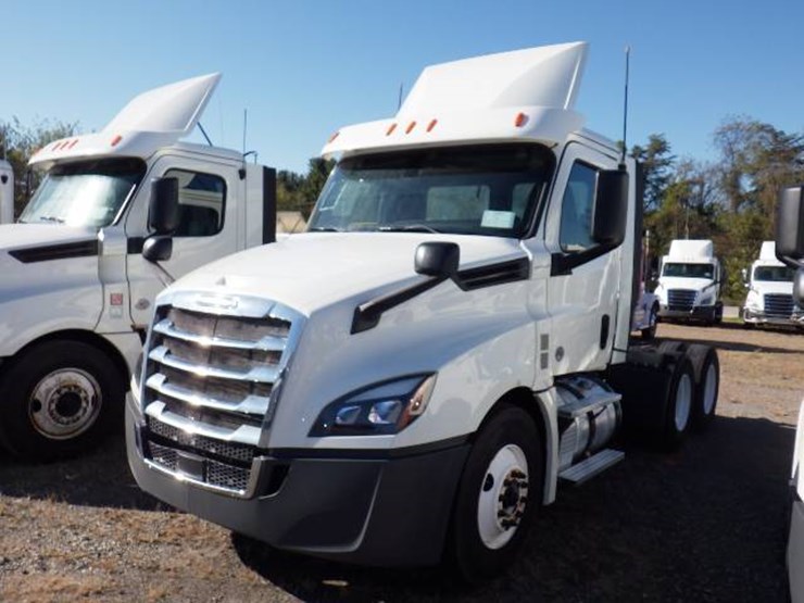 2018-freightliner-cascadia-126-image-1
