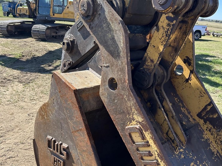 deere-200-lc-image-9