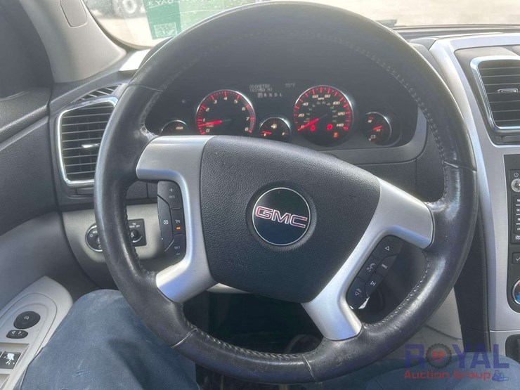2012-gmc-acadia-suv-image-15