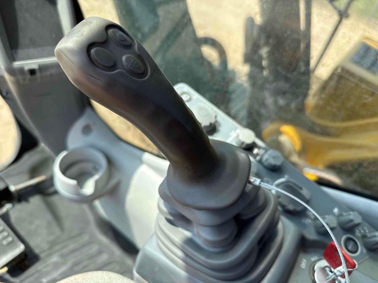 2017-deere-350g-lc-image-31