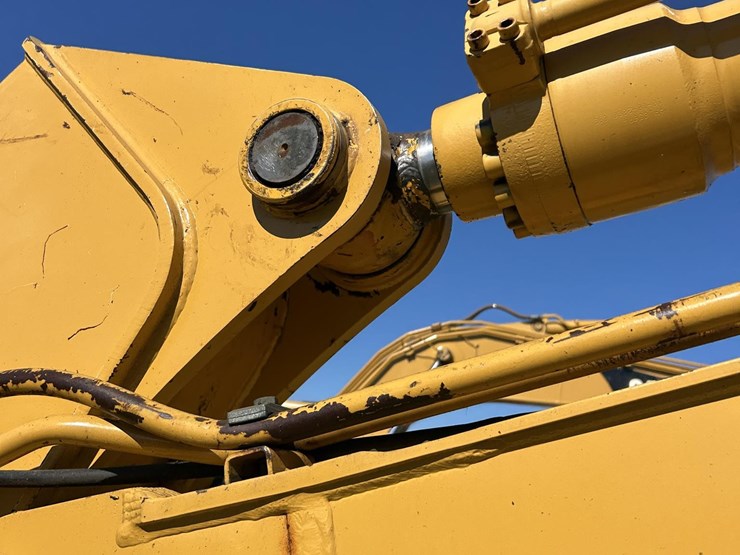 deere-200-lc-image-34