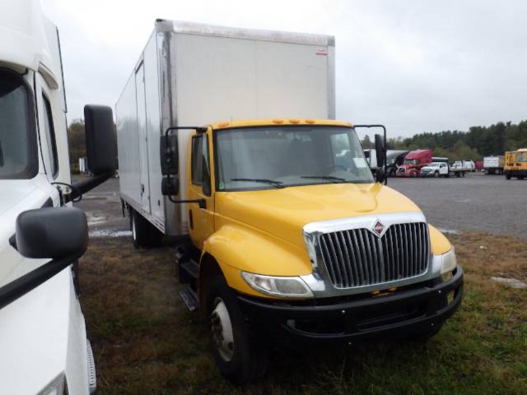 2018-international-durastar-4300-image-2