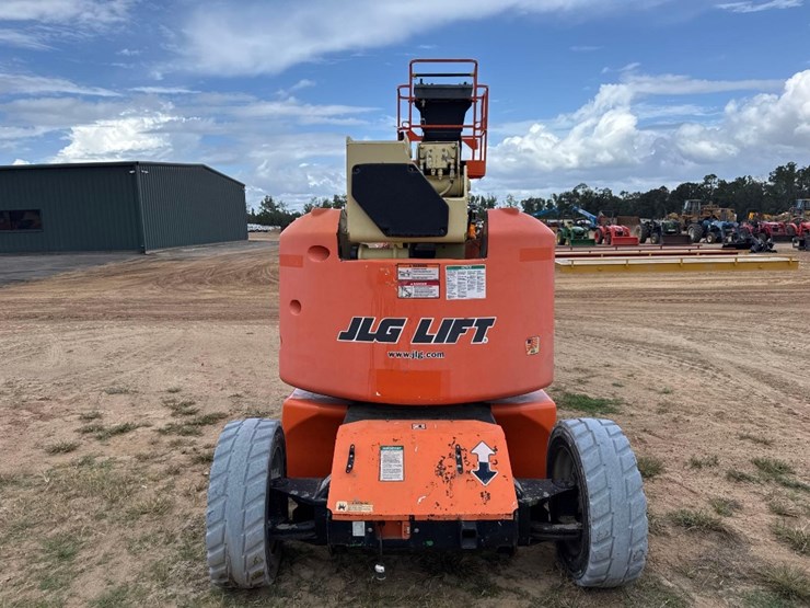 2010-jlg-e450aj-image-3