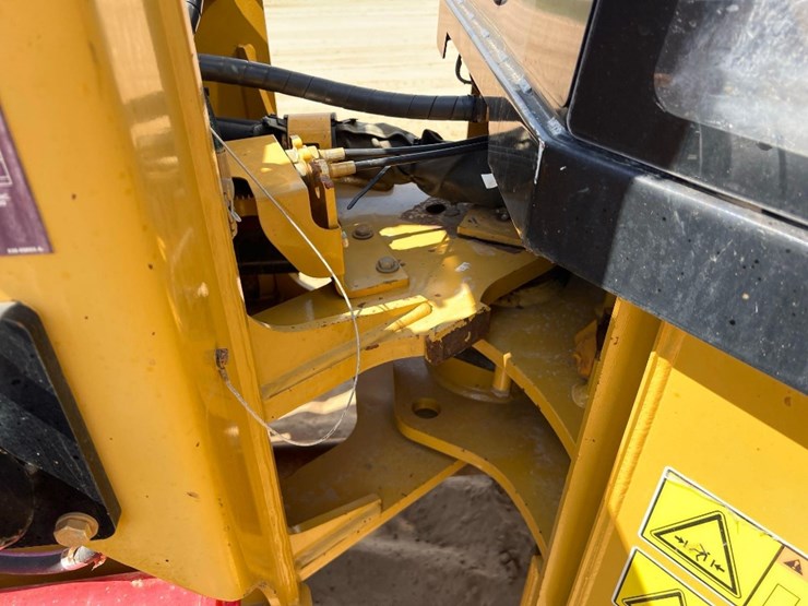 2018-caterpillar-903d-image-19