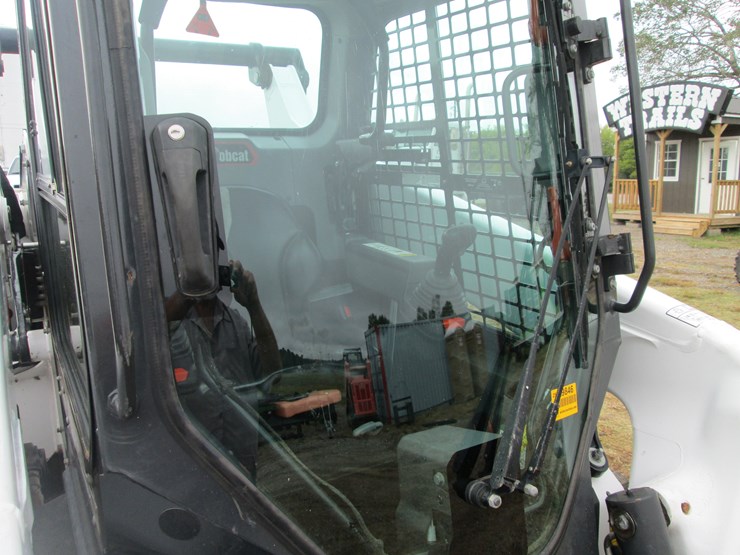 2022-bobcat-t76-image-21