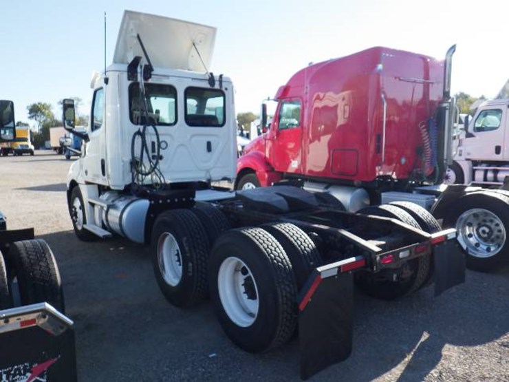freightliner-cascadia-126-image-8