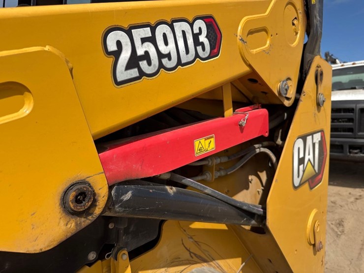 2020-caterpillar-259d3-image-22
