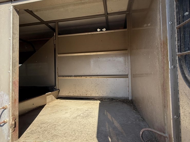logan-2-horse-trailer-image-14