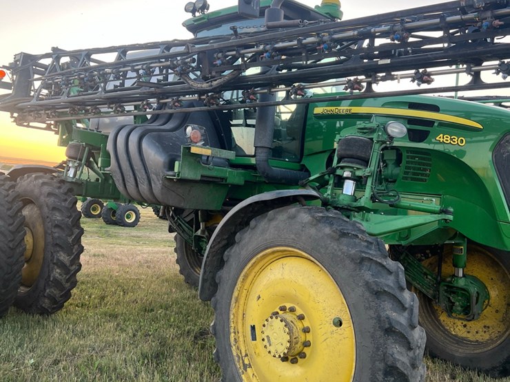 john-deere-4830-image-2