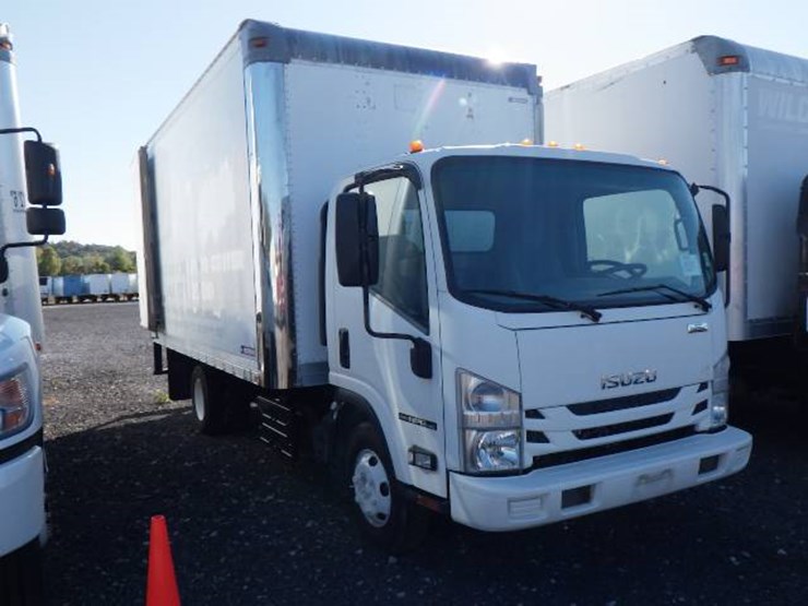 2017-isuzu-npr-image-3