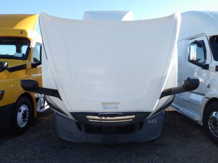 2019-freightliner-cascadia-126-image-16