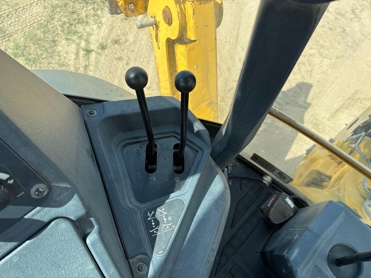 2018-deere-410l-image-30
