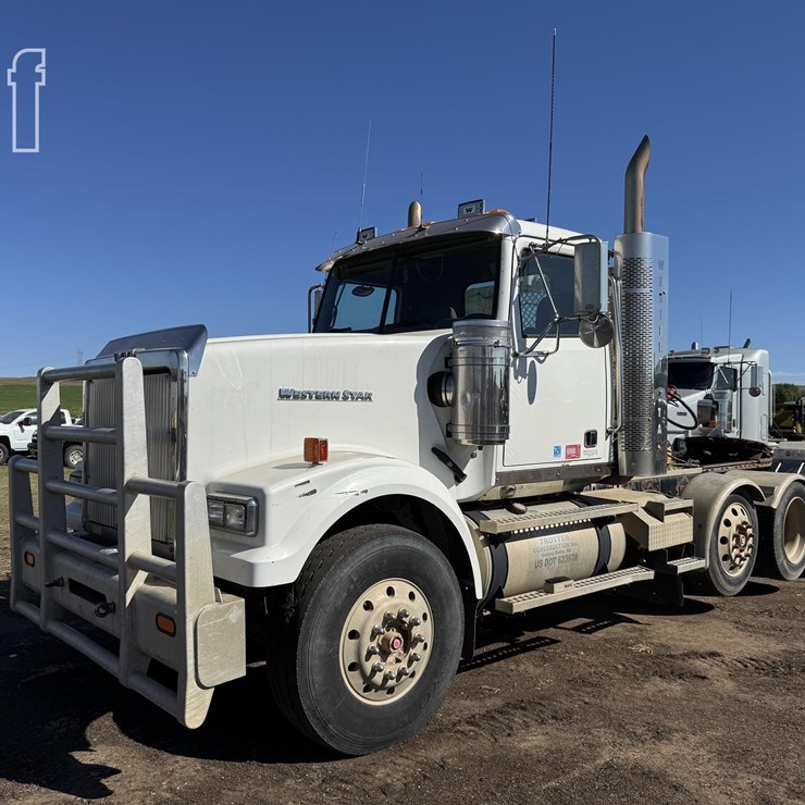 2009 WESTERN STAR 4900