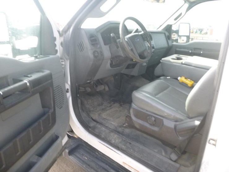 2016-ford-f550-image-13