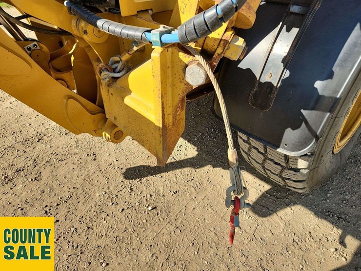 2020-caterpillar-150-awd-image-39