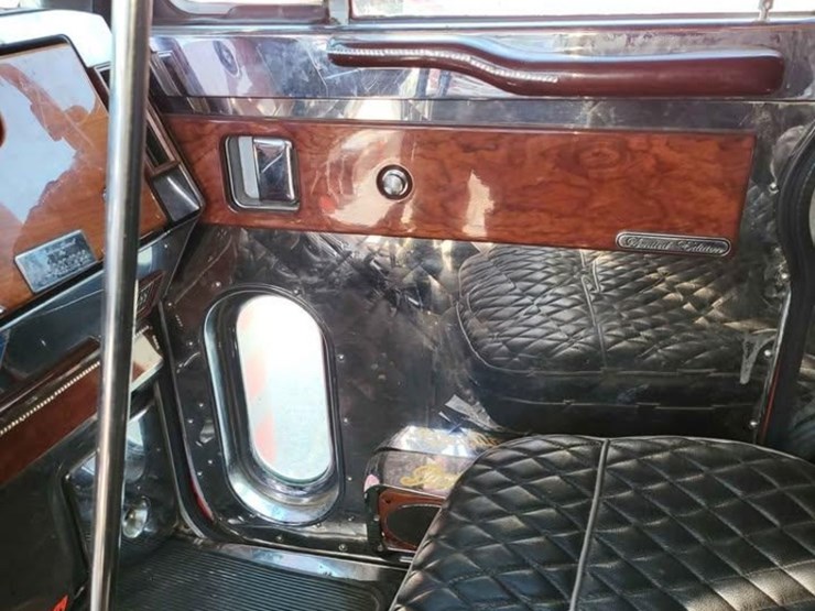 1990-peterbilt-379-image-5