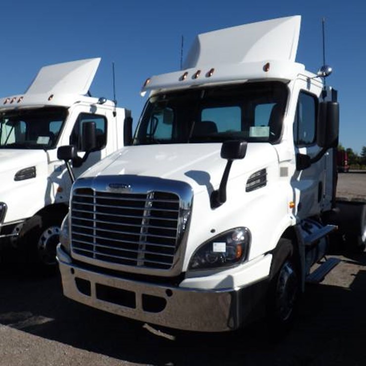 2017 FREIGHTLINER CASCADIA 113
