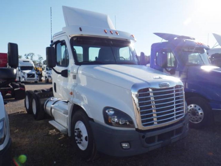 2019-freightliner-cascadia-125-image-2