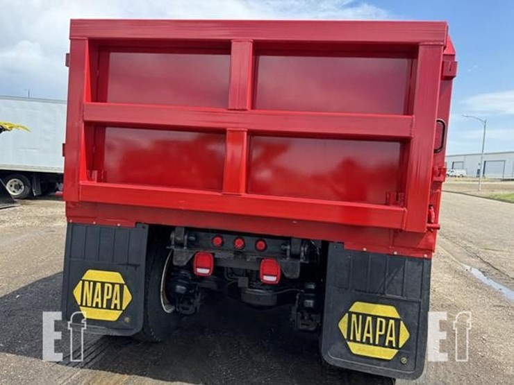 mack-granite-cv713-image-72