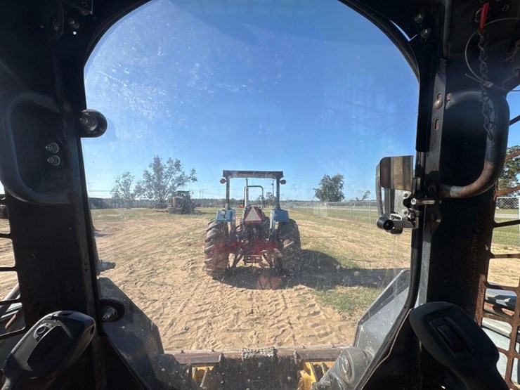 2012-john-deere-329d-image-25