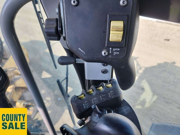 2015-caterpillar-160m-awd-image-21