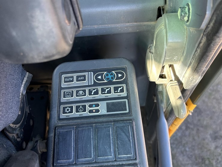 2004-volvo-ec210c-lc-image-52