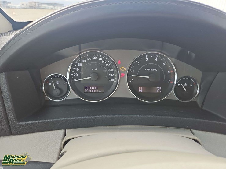 2010-jeep-grand-cherokee-image-8