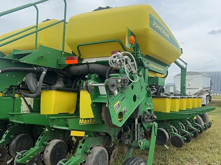 john-deere-16-image-46