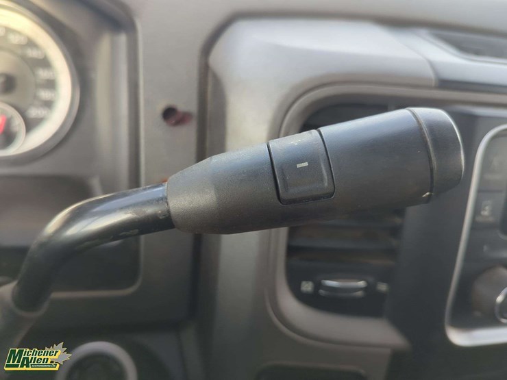 2019-ram-1500-classic-image-10
