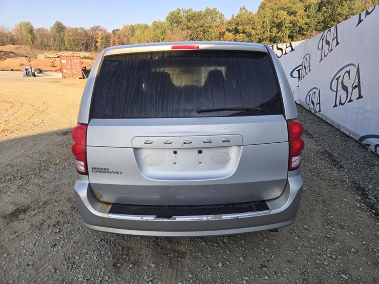 2011-dodge-grand-caravan-image-4