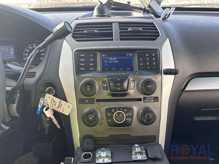 2015-ford-explorer-image-13
