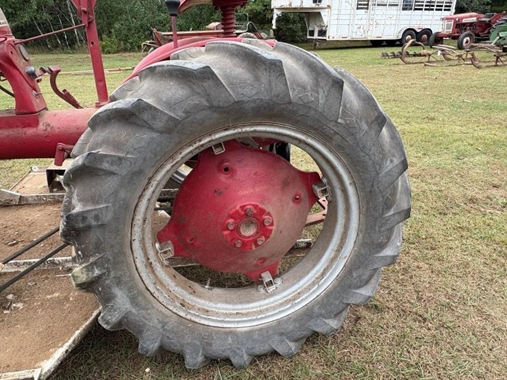 mccormick-farmall-cub-tractor-with-belly-mower-image-6