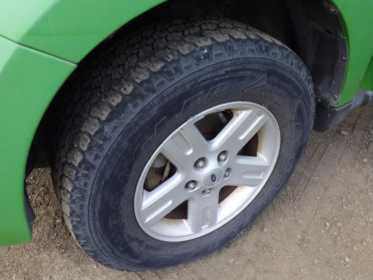2008-ford-escape-image-13